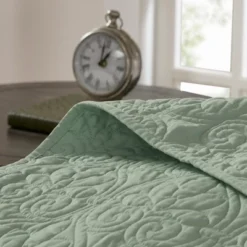 Vancouver Reversible Bedspread Set - Madison Park -Madison Park GUEST 94a0d6d4 ba46 4e90 89a8 480b952464ee